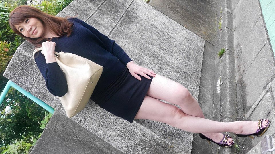 060525_100-pacopacom ミニスカ美脚美熟女をナンパ中出し２連発！