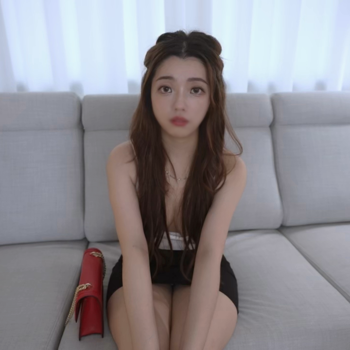 FC2 PPV 4722533 FC2-PPV-4722533 【7/25まで60%OFF】パンツを手渡しに来た無愛想なKOL。【勝手に触るな！】と言ってたのに、マンコから愛液が溢れ出しまくり。淫らな肉体に挿入して絶頂に達する！