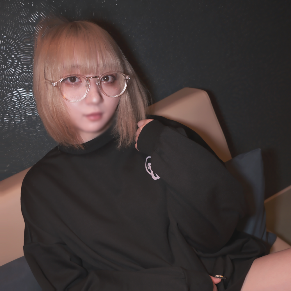 FC2PPV 4731301 【12迄990pt】【初撮】1/8歲専門1年生声優志望。ネカフェで声を押しころしてこっそりピストン。緊張感で興奮し、締め付けのパイパンマンコに種付け。