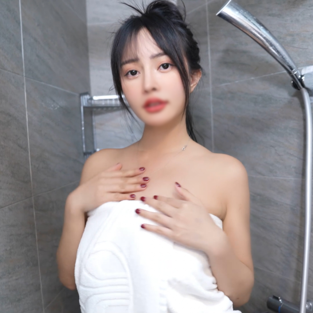 FC2 PPV 4748662 FC2-PPV-4748662 【二週間50%OFF!】【初撮】美巨乳の可愛い美人が3Pで乱れる！巨根2本に突かれまくり、濃厚ぶっかけで絶頂イキ！