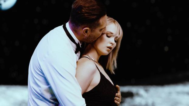 Elegant Angel - Lilly Bell - Cheaters Chapter 3 - Waltzing on the Moon