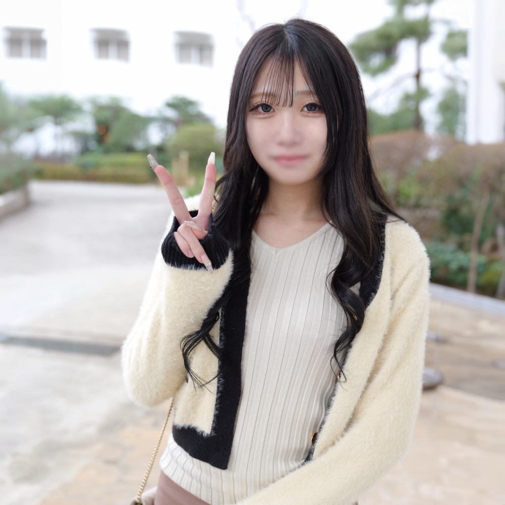 FC2PPV 4861400 【3/31迄1090pt】【初撮】※特典付　スレンダーボディのシャイすぎ美人JD　「高い買い物しちゃって…」で撮影応募　黒巨根を締め付けマンコにねじ込み、膣奥に熱いザーメンを注ぎ込む