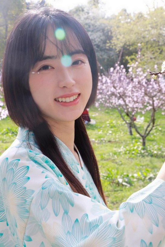 XB-2858 上海可愛女友穿肚兜給你操情緒給滿