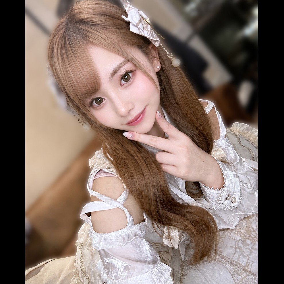 FC2PPV 4904121 【顔出し解禁】”フォロワー急増中18歳美女コスプレイヤー”FC2衝撃出演。危険日中出し希少映像『1時間24分』。※残りわずか[有]