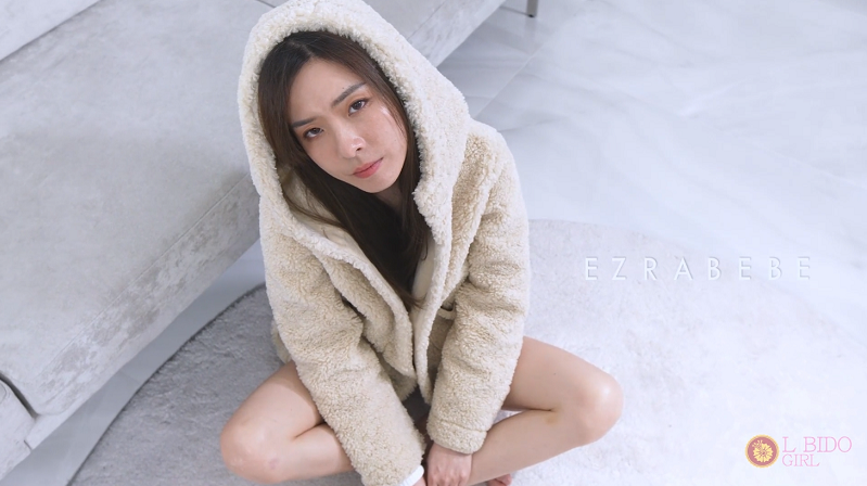 FapHouse×Swag.DMX-0034. 彼氏の家を訪ねて…初めて彼のお父さんに会うので、すごく緊張しました！若い頃はこんなにハンサムだったなんて思ってもみませんでした 若い人にも年配の人にもアピールできるかも！