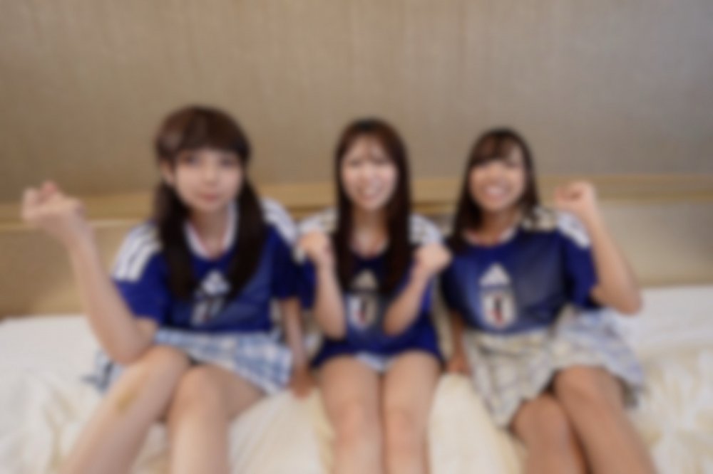 FC2-PPV-4925066 【W杯開催記念】女3人を揃えたサムライブルー大応援スペシャル企画！３つの膣にザー