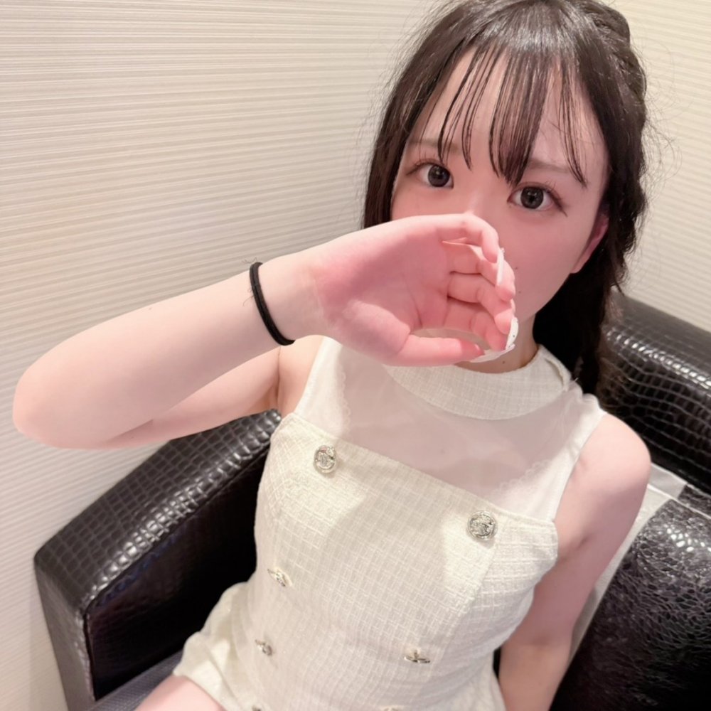 FC2-PPV-4937297 「下着だけって言ったのぃ…」黒髪清楚系が金に釣られて即尺＆生挿入！膣内はダメって拒否したのに中出しされた激チョロ素人モデルの個撮体験