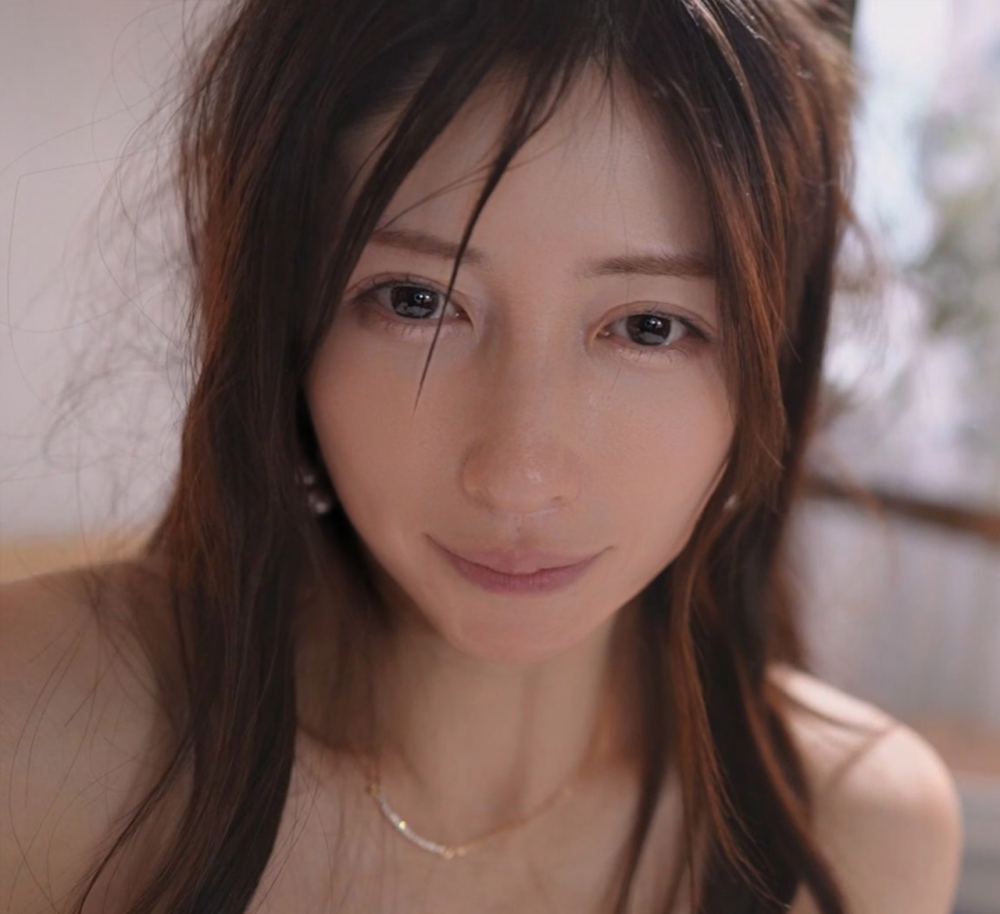 FC2-PPV-4939398 ⭐50％OFF(1500円OFF)⭐ 7/21まで＆数量限定⭐【顔も体も美麗な45歳のシンマ.マ】生活感溢れる自宅でハメ潮吹きまくり。3Pで中出し2発！
