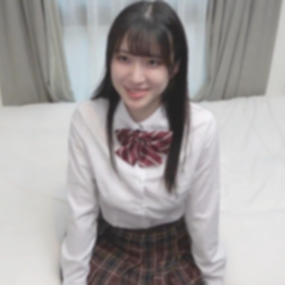 FC2-PPV-4968831 【廃版】永久保存版――のちにアイドルグループへ加入する「学.年一の美女」と呼ばれた色白清楚な～18歳。アイドルになる前の衝撃映像。