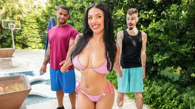 Big Tits Round Asses - Ravyn Moore - We Gonna Fuck in a Threesome Doh
